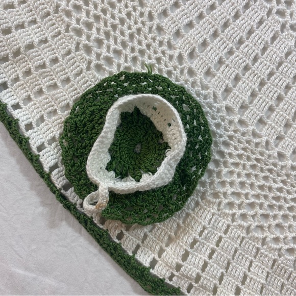 Knitted Big Doily tea cups and saucers knitted green and ivory white 38” doily - Picture 3 of 12